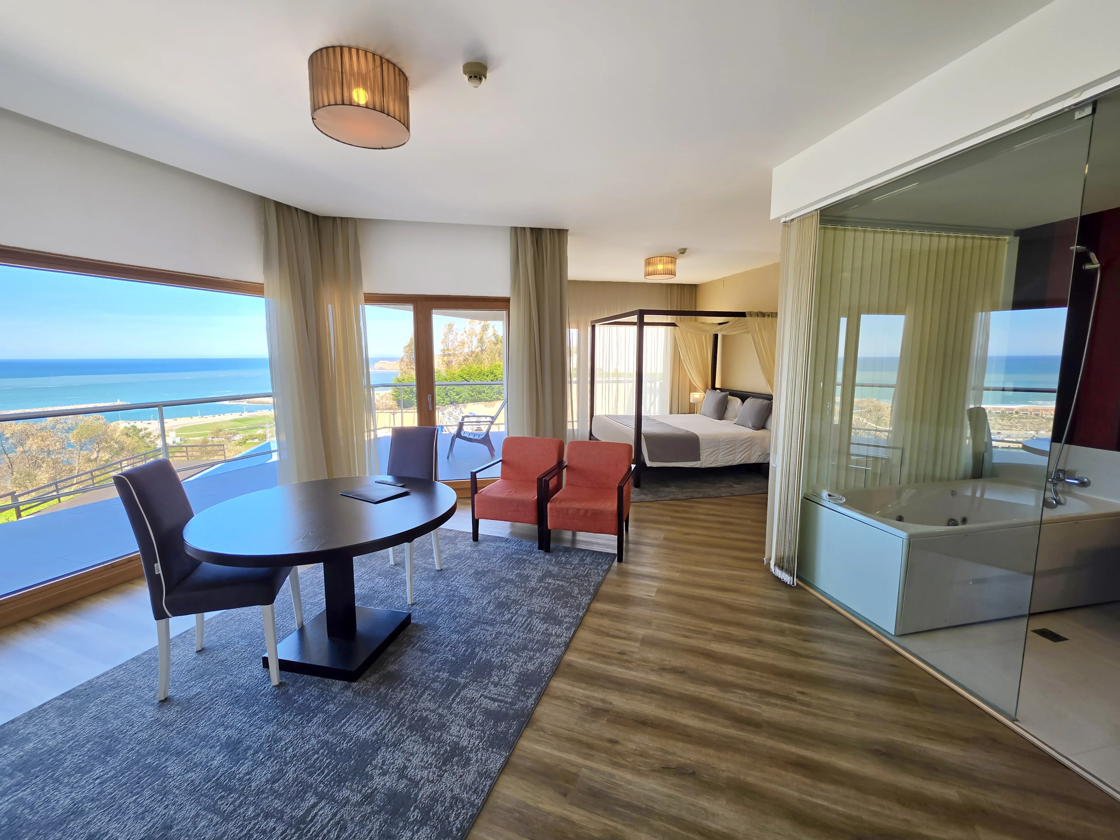 Quarto confortável dos Hotéis Miramar na Nazaré